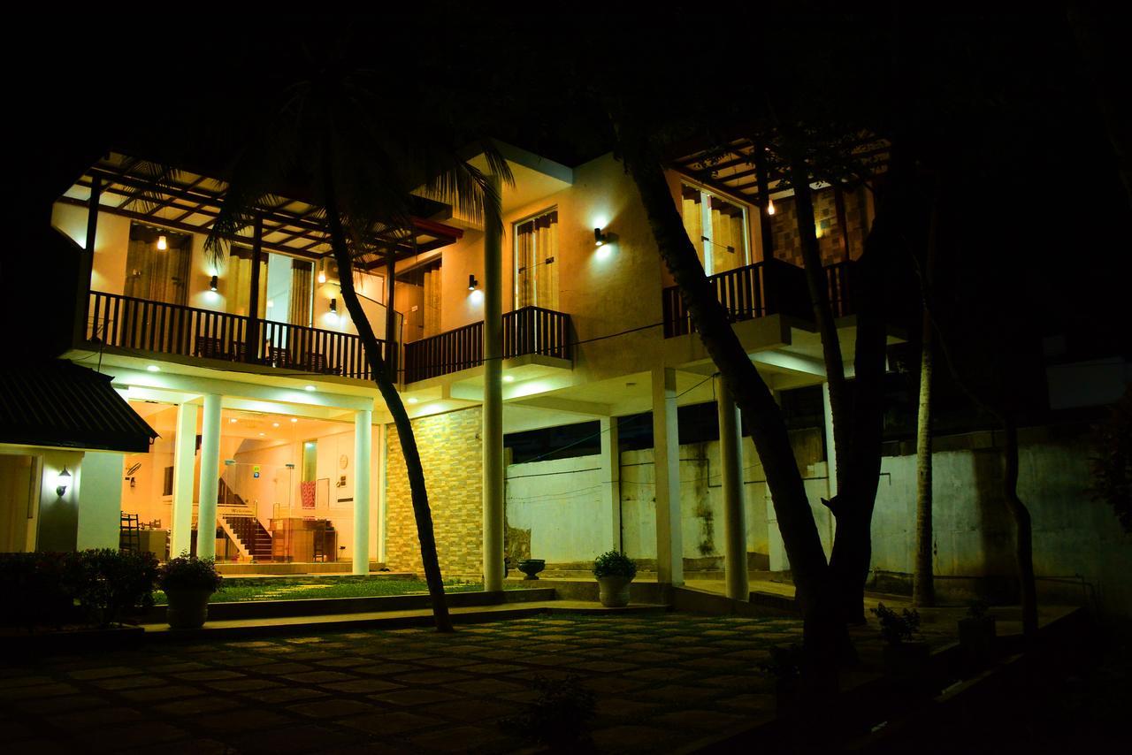 Sea View Tourist Inn Tangalle Exterior photo